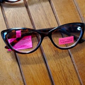 NWT Betsey Johnson 1.5 Magnifier Cheaters Reading Glasses 100% UV Tortoise Brown